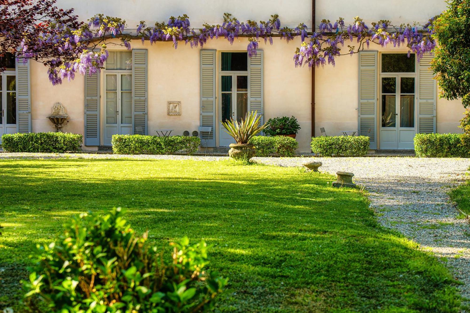 ホテル ダンデライオン コモ スイーツ アンド パーク Villa Guardia エクステリア 写真